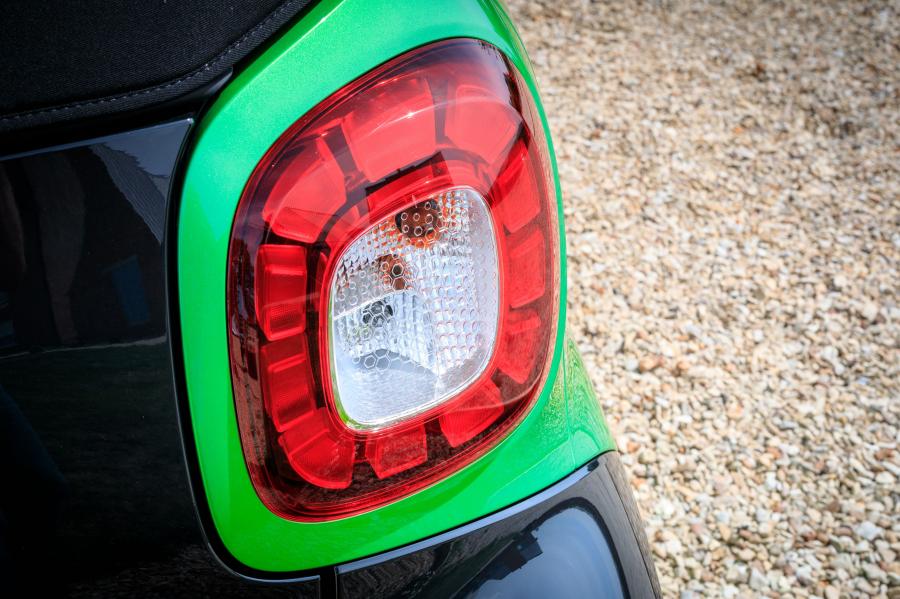 Детали экстерьера Smart ForTwo Prime Electric Drive Cabrio (A453) 2017 года  (UK) (фото 35 из 35)